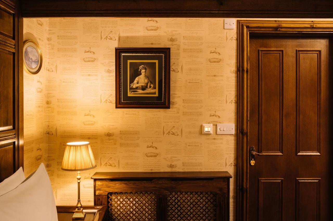 The Whispering Pine Lodge Letterfinlay Ngoại thất bức ảnh