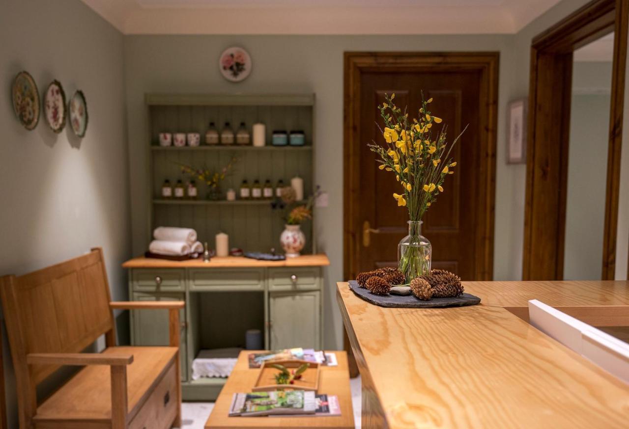 The Whispering Pine Lodge Letterfinlay Ngoại thất bức ảnh