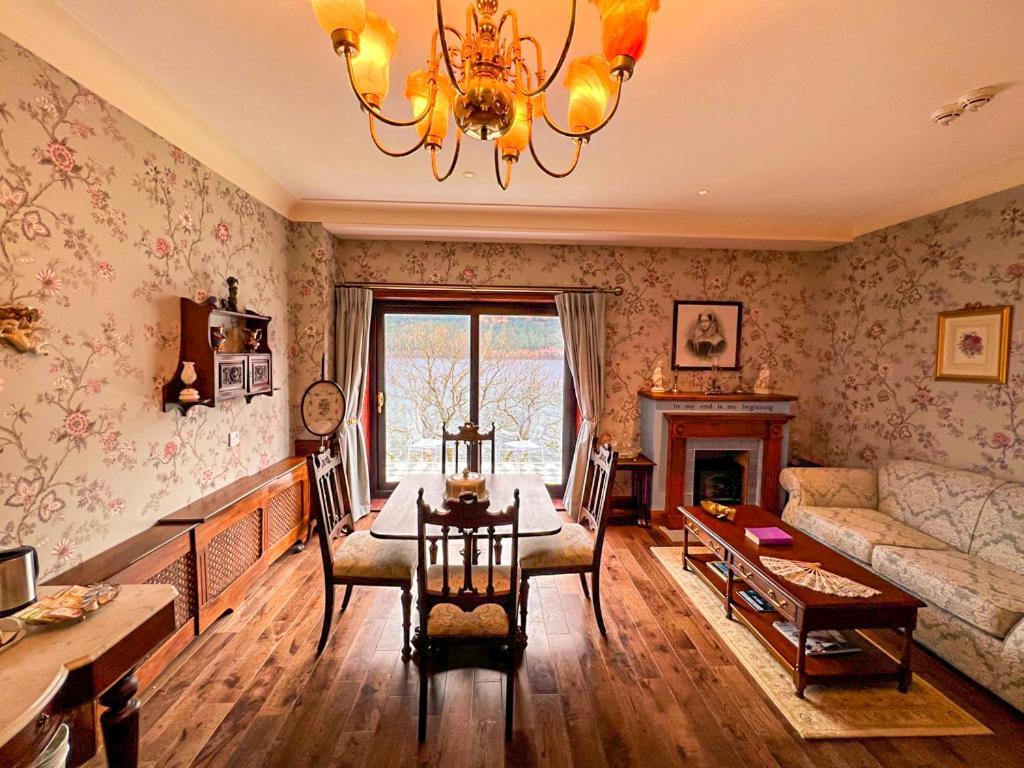 The Whispering Pine Lodge Letterfinlay Ngoại thất bức ảnh