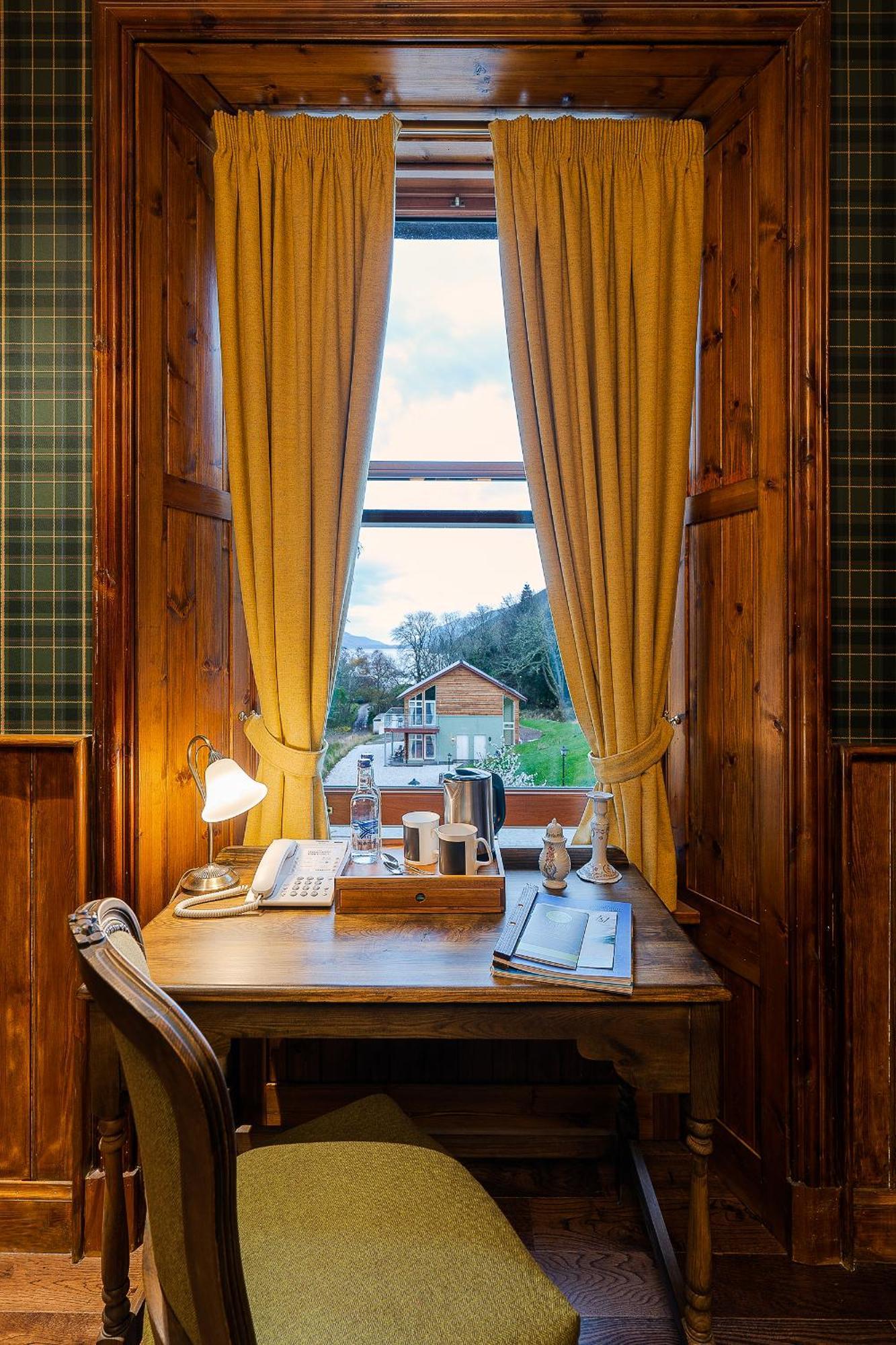 The Whispering Pine Lodge Letterfinlay Ngoại thất bức ảnh