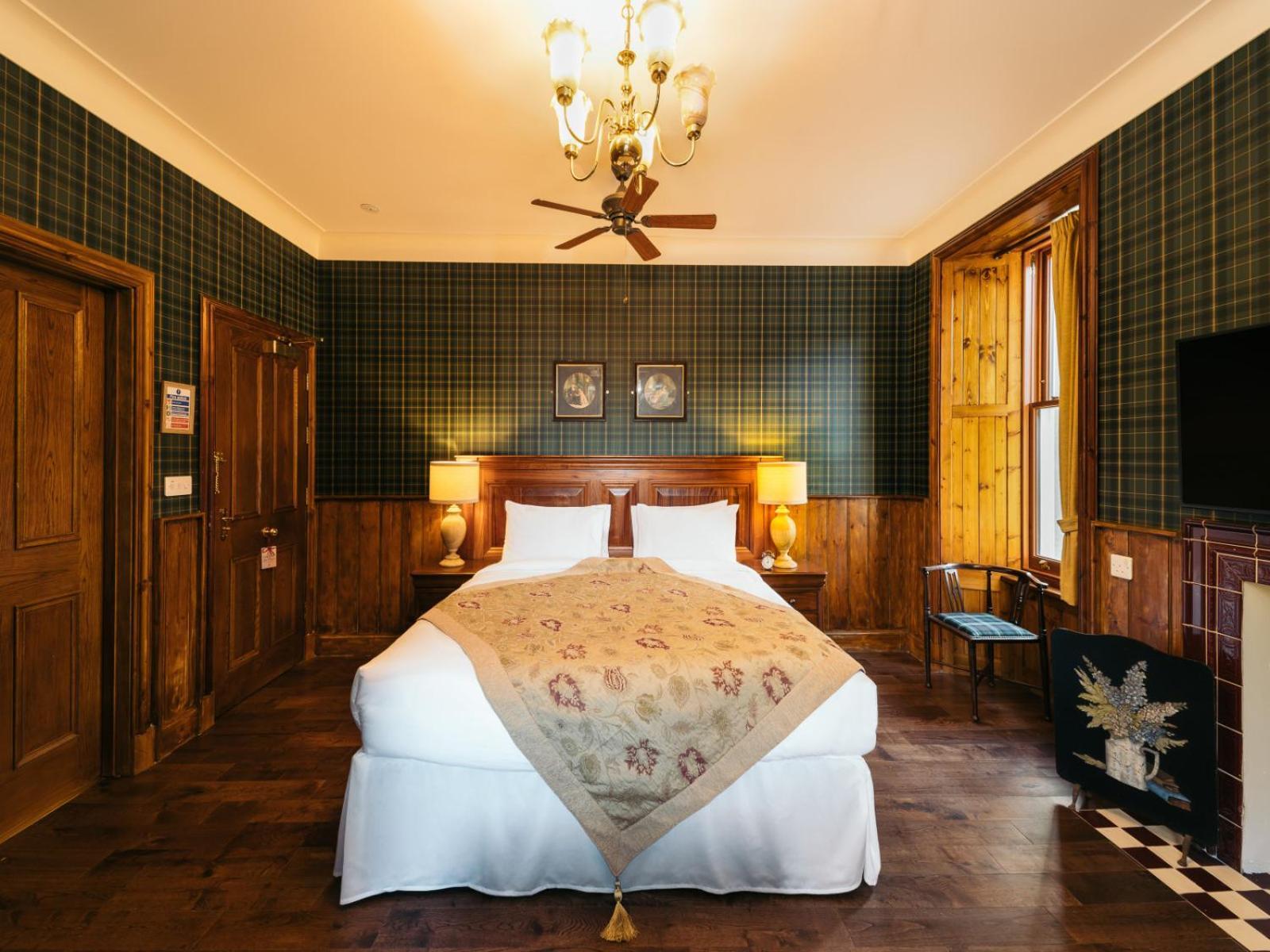 The Whispering Pine Lodge Letterfinlay Ngoại thất bức ảnh